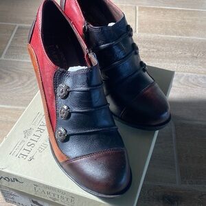 L'ATISTE Brown and Red Ankle Booties